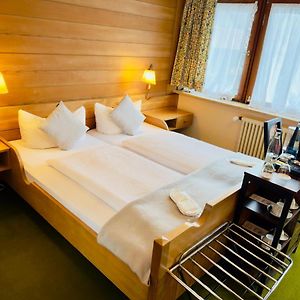 Standard Zimmer mit Kingsize-Bett